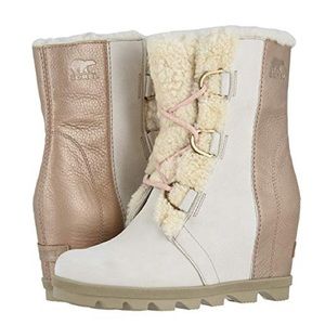 Sorel Joan of arctic luxe fur boots size 6.5